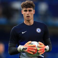 El Nápoles empuja por Kepa