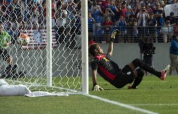 El equipo norteamericano se llevó el triunfo con goles de Dempsey (3), Zardes, Johannsson y González. Cuba recibió seis goles por segunda vez en el torneo.