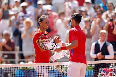 El manacorí ha sido superado en dos sets por el tenista serbio con un resultado de 6-1 y 6-4. De esta forma se despide del cuadro individual del que cae eliminado.