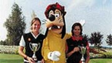 <b>DIANA VÁZQUEZ GANÓ EL CIRCUITO "SEMANA"</b>. Diana Vázquez (izda., 15 años) es subcampeona de España cadete, del club de Ballesteros (Pedreña), y tiene de ídolo a Paula Martí. Con su madre ganó en scratch la final del V Circuito Semana en Disneyland Resort París.