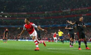 27 de agosto, 2014 | Alexis Sánchez marca su primer gol con Arsenal ante Besiktas en la fase previa de la Liga de Campeones. Fue 1-0 y así pasaron a la fase de grupos.
