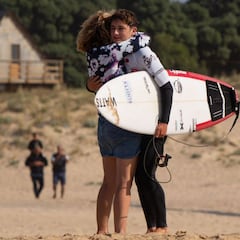 España corona a sus mejores surfistas Junior del 2023