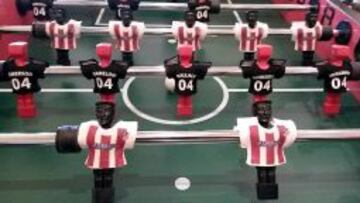 Futbolín con los equipos del Bayer Leverkusen y del Atlético de Madrid
