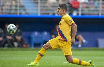 Gol anulado al delantero uruguayo del Barcelona Luis Suárez. 