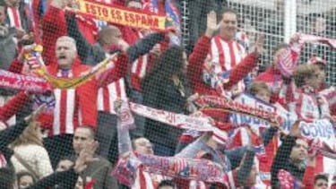 Los aficionados rojiblancos no paran de animar.