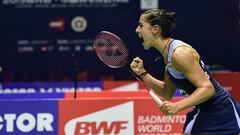 Carolina Mar&iacute;n celebra un punto ante Nozomi Okuhara durante su partido en el Victor China Open de Jap&oacute;n.