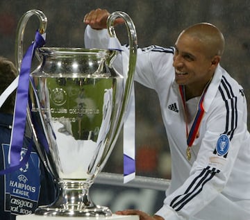 El ic¨®nico lateral izquierdo brasile?o logr¨® ambos t¨ªtulos en el a?o 2002. Campe¨®n de la Champions con la camiseta del Real Madrid en la final ante el Bayer Leverkusen y del mundo con la selecci¨®n brasile?a en el Mundial de Jap¨®n y Corea.
