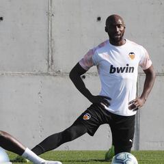 Mangala sale en defensa de su "hermano pequeño" Diakhaby