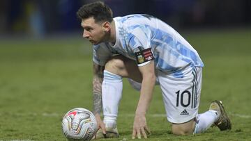 GOIANIA, BRAZIL - JULY 03: Lionel Messi of Argentina prepares to take a penalty kick during a quarter-final match of Copa America Brazil 2021 between Argentina and Ecuador at Estadio Olimpico on July 03, 2021 in Goiania, Brazil. (Photo by Pedro Vilela/Getty Images)