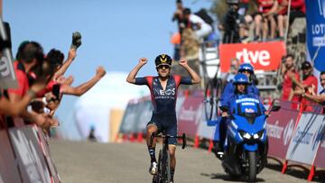 SIERRA DE LA PANDERA, SPAIN - SEPTEMBER 03: Richard Carapaz of Ecuador and Team INEOS Grenadiers celebrates at finish line as stage winner during the 77th Tour of Spain 2022, Stage 14 a 160,3km stage from Montoro to Sierra de La Pandera 1815m / #LaVuelta22 / #WorldTour / on September 03, 2022 in Sierra de La Pandera, Spain. (Photo by Justin Setterfield/Getty Images)