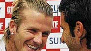 <b>BUENA RELACIÓN</B>. Luis Figo y David Beckham se entienden a las mil maravillas.