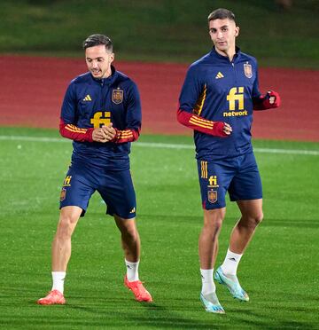 Pablo Sarabia y Ferran Torres.