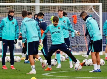 Vuelve Aitor, cae Campaña