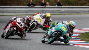 Brno (Czech Republic), 06/08/2017.- Spanish Moto3 rider Joan Mir (R) of Leopard Racing in action during the Moto3 race of the Motorcycling Grand Prix of the Czech Republic at Masaryk circuit in Brno, Czech Republic, 06 August 2017. (República Checa, Ciclismo, Motociclismo) EFE/EPA/MARTIN DIVISEK