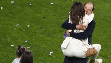 Porto (Portugal), 29/05/2021.- Chelsea manager Thomas Tuchel celebrates with his family EFE/EPA/Susan Vera / POOL