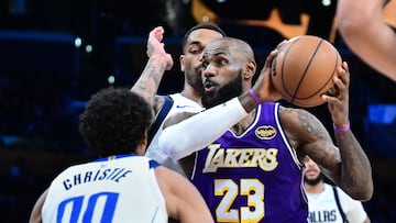 LeBron James, contra los Mavericks.