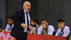 GRAFCAN052. LAS PALMAS DE GRAN CANARIA, 11/10/2020.- El entrenador del Real Madrid, Pablo Laso, durante el partido que su equipo disput&oacute; este domingo contra el Herbalife Gran Canaria en el Gran Canaria Arena, en Las Palmas de Gran Canaria. EFE/ Elvira Urquijo A.