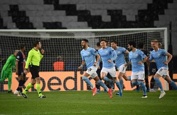 1-2. Riyad Mahrez celebró el segundo gol.