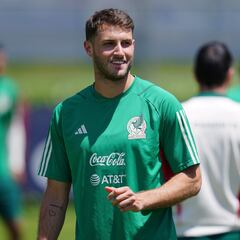 Chaco ve a Julián Quiñones como complemento ideal de Santiago Giménez en el Tri