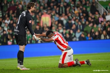 Villalibre libera al Racing del Vía Crucis