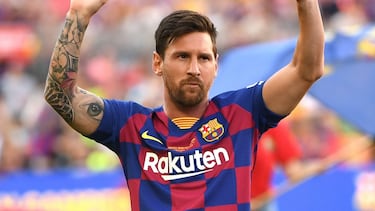 El astro argentino se cuela en la lista gracias a un look más maduro, con pelo corto y poblada barba que choca con el aspecto juvenil que desarrolló en su primeros años en el primer equipo del FC Barcelona. Hace tan solo unos meses fue premiado con su sexto Balón de Oro y destaca por su carácter reservado y familiar.