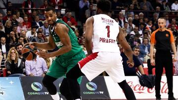 Piraeus (Greece), 20/04/2018.- Jamel Mclean of Olympiacos in action with Brandon Davies of Zalgiris Kaunas during the Euroleague match between Olympiacos and Zalgiris at Piece and Firendship Stadium in Piraeus, Greece, 20 April 2018 (Euroliga, Baloncesto, Incendio, Pireo, Grecia) EFE/EPA/Georgia Panagopoulou