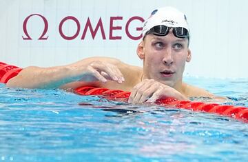 US Chase Kalisz looks at the scoreboard during the men's 400m individual medley swimming event at the Tokyo Aquatics Centre during the Tokyo 2020 Olympic Games.