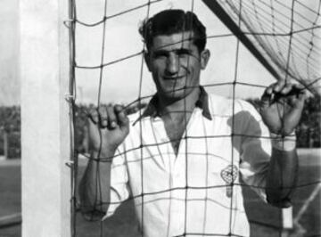 13. Herminio Masantonio - Argentina. El histórico jugador de Huracán ganó dos torneo y fue el máximo artillero en ambos. Anotó 11 goles.