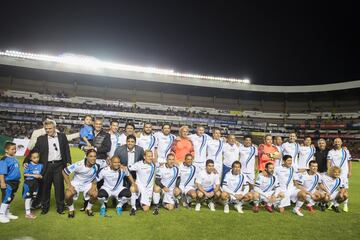 El Estadio Corregidora reunió a grandes ex Estrellas de América y de Europa, por ello te presentamos las mejores imágenes que dejó este duelo.