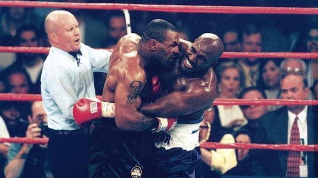 Esto es lo que pasó con el trozo de oreja que Mike Tyson le arrancó a Holyfield en 1997