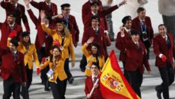 Javier Fern&aacute;ndez, que luego fue cuarto en patinaje art&iacute;stico, lider&oacute; a Espa&ntilde;a en la competici&oacute;n y en la apertura.
 