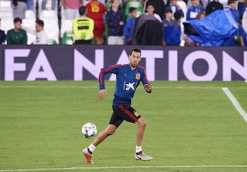 SEVILLE, SPAIN - OCTOBER 14:  Sergio Busquets of Spain trains during the Spain Training Session ahead of their UEFA Nations League match against Spain at Estadio Benito Villamarin on October 14, 2018 in Seville, Spain.  (Photo by Aitor Alcalde/Getty Image