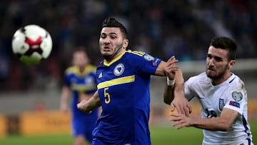 Kolasinac, en un partido con la selecci&oacute;n de Bosnia-Herzegovina.