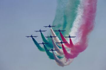 La fuerza aerea de Italia formó una bandera de Italia con humo de colores