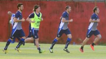 Italia entrena para preparar el partido ante Uruguay.