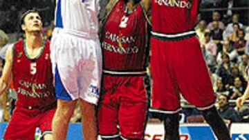 <b>MATADOR.</B> Scola comandó en anotación la reacción del Tau.