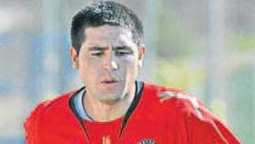 <b>FIN DE LA HISTORIA. </b>Riquelme se quedó en el Villarreal y se entrena en solitario.