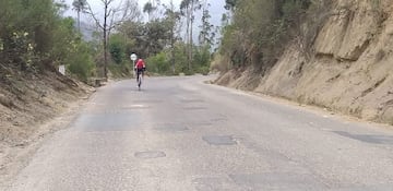 El ciclista colombiano del Arkéa - Samsic continúa preparando el reinicio de temporada y trabaja en las carreteras de Boyacá.