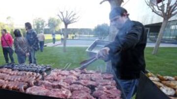 El Barcelona recupera ánimos con una comida de equipo