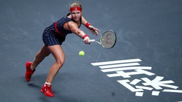 SHENZHEN, CHINA - OCTOBER 29: Kiki Bertens of the Netherlands reaches for a backhand against Ashleigh Barty of Australia during their Women&#039;s Singles match on Day Three of the 2019 Shiseido WTA Finals at Shenzhen Bay Sports Center on October 29, 2019 in Shenzhen, China. (Photo by Clive Brunskill/Getty Images)