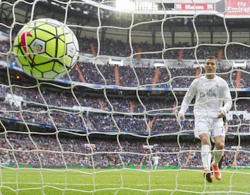 Cristiano marca uno de sus cuatro goles ante el Celta.
