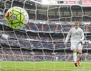 Cristiano marca uno de sus cuatro goles ante el Celta.