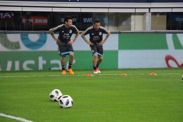 Andrés Guardado e Hirving Lozano en el entrenamiento del 'Tri'. 