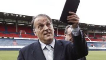 Tebas no ve salida al descenso administrativo del Deportivo