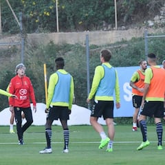 Enrique Martín 'promociona' a los jóvenes de la Pobla