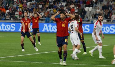 Marco Asensio se lamenta de una ocasión perdida.
