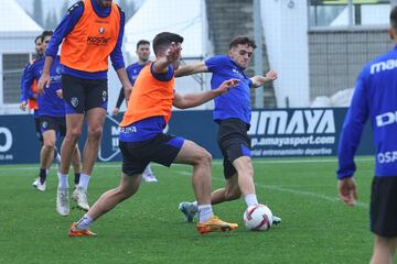 Los jugadores de Osasuna, durante una sesión preparatoria en Tajonar.






