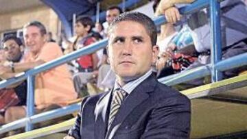 <b>MOTIVADOR. </b>El técnico busca animar a la plantilla del filial.