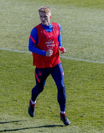 El jugador danés durante su primer entrenamiento como jugador rojiblanco. 