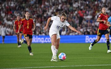2-1. Georgia Stanway marca en la prórroga el segundo gol.
